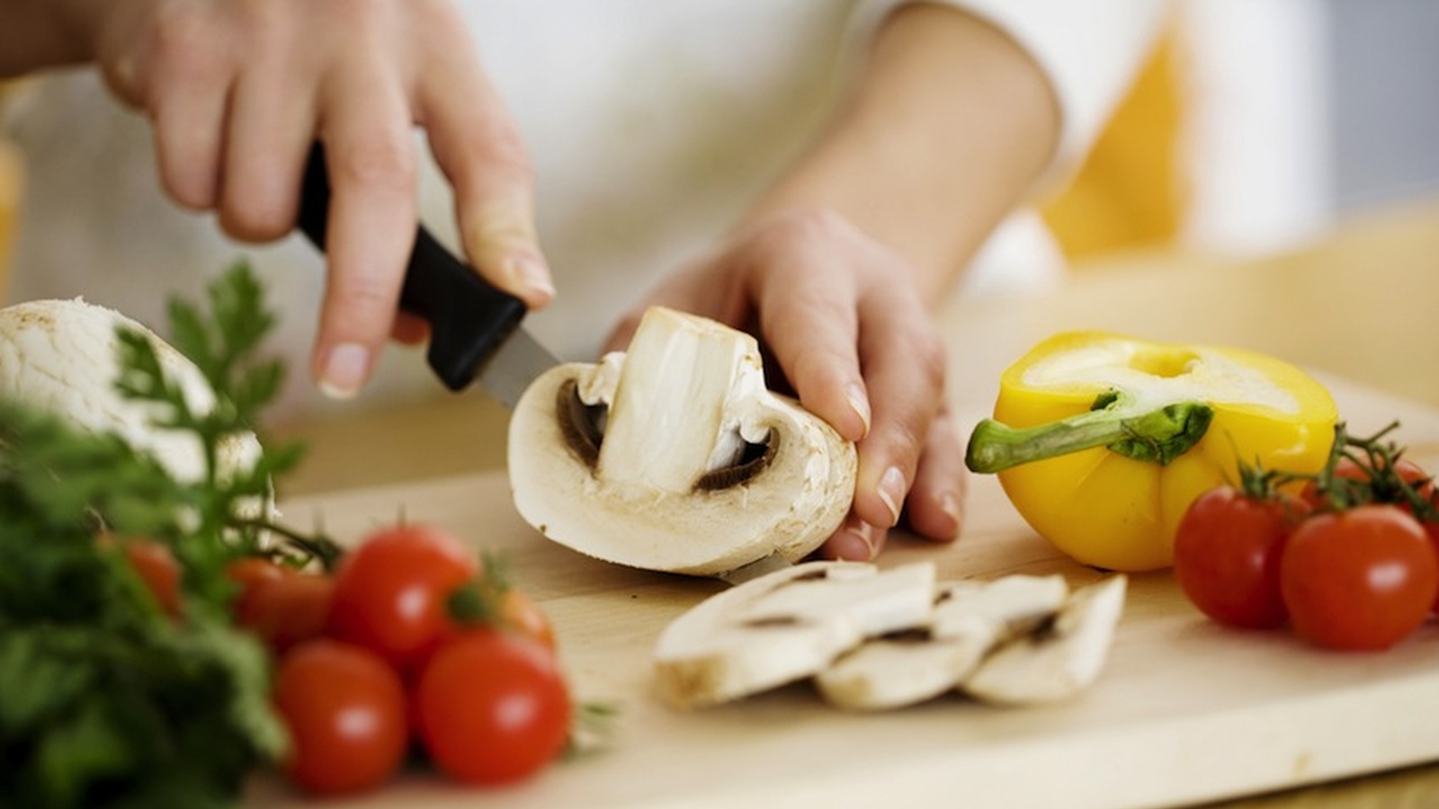 5 Essential Kitchen Tools for Healthy Eating