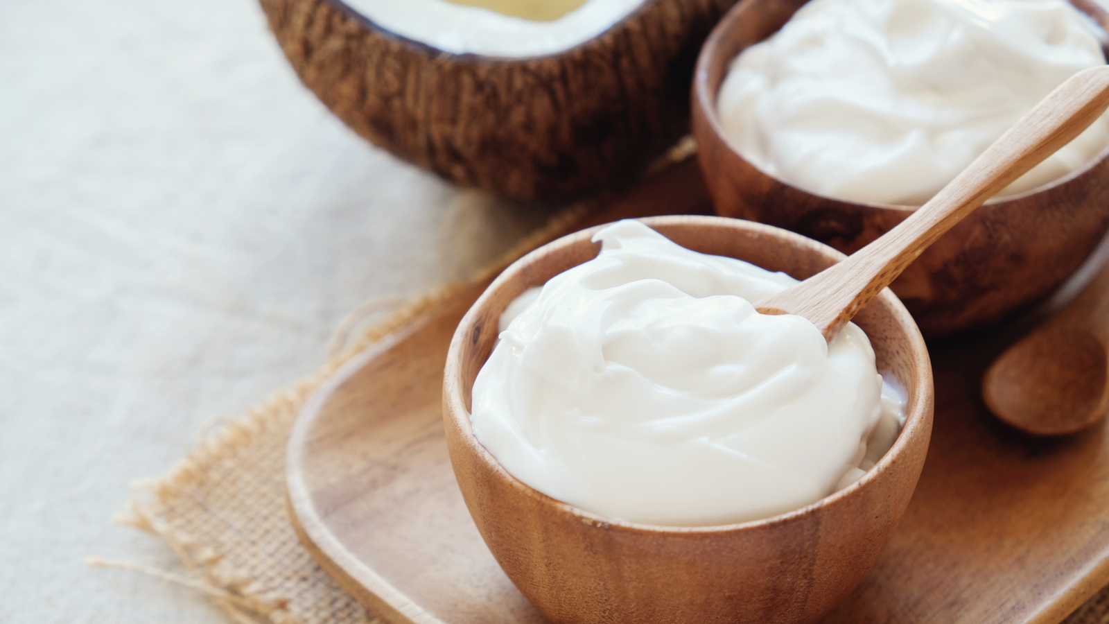 https://www.foodmatters.com/media/uploads/images/recipes/how-make-your-own-coconut-yogurt.jpg