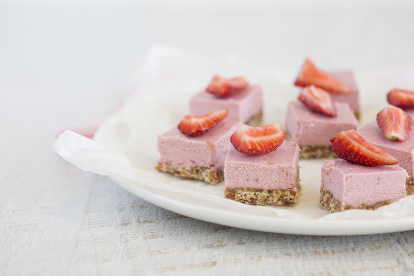 Easy Strawberry Cheesecake Slice | FOOD MATTERS®